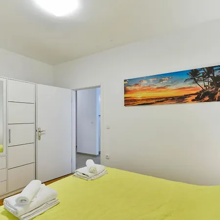 Nevera In Apartament